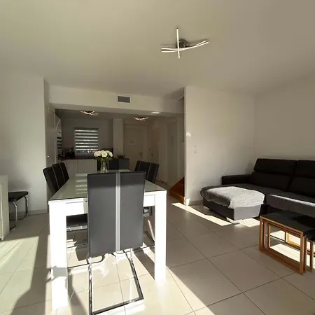 Villa Spacieuse Moderne A 500m De La Dans